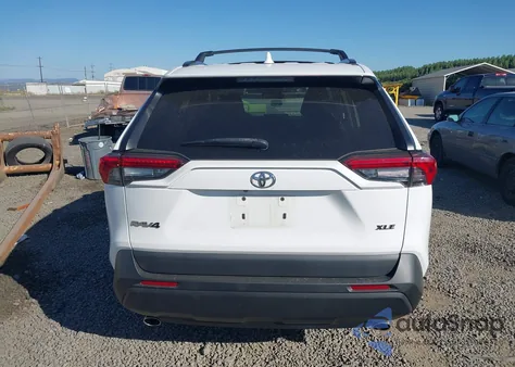 2021 Toyota Rav4 Xle z USA, uszkodzony, nr VIN 2T3W1RFV7MC130147